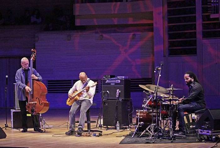 Dave Holland Trio (photo © Vladimir Korobitsyn)