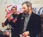 Митропольский разглядывает бутылку напитка "Советское Митропольское"