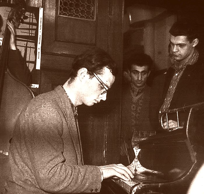 Вадим Сакун на джеме, начало 1960-х (справа стоит Герман Лукьянов)