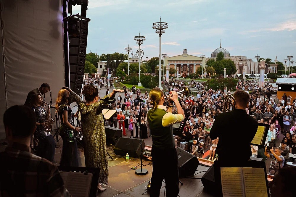 Выступление победителей конкурса 2025 г. на открытой сцене Московского джазового фестиваля на ВДНХ