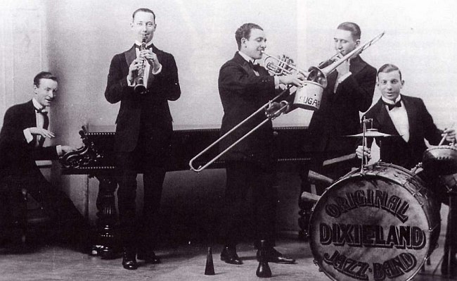 Original Dixieland Jazz Band (Ник ЛаРокка в центре)