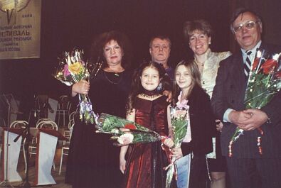 лауреаты (впереди) и члены жюри: Татьяна Боева, Юрий Кузнецов, Елена Шевченко, Николай Голощапов