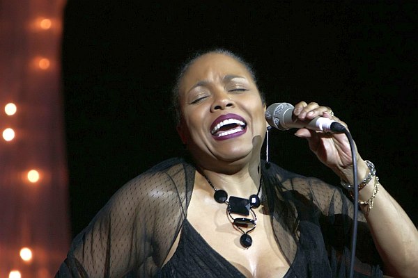 Dee Dee Bridgewater (фото: Владимир Коробицын) Dee Dee Bridgewater (фото: Владимир Коробицын)