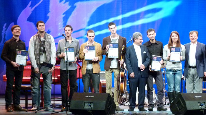 Лауреаты I премии, художественный руководитель конкурса Адам Рустамянц и председатель жюри Игорь Бутман