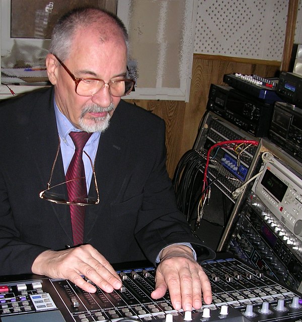 Геннадий Лебедев в своей студии