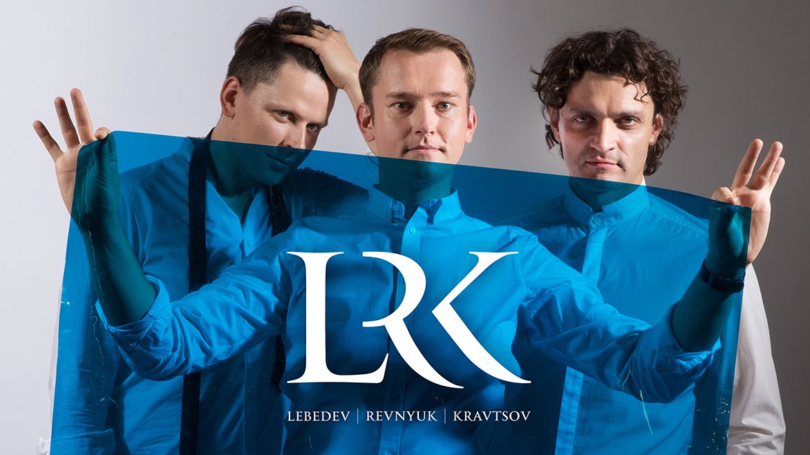 Это только так написано — Лебедев, Ревнюк, Кравцов. На самом деле на фото Кравцов, Лебедев и Ревнюк!