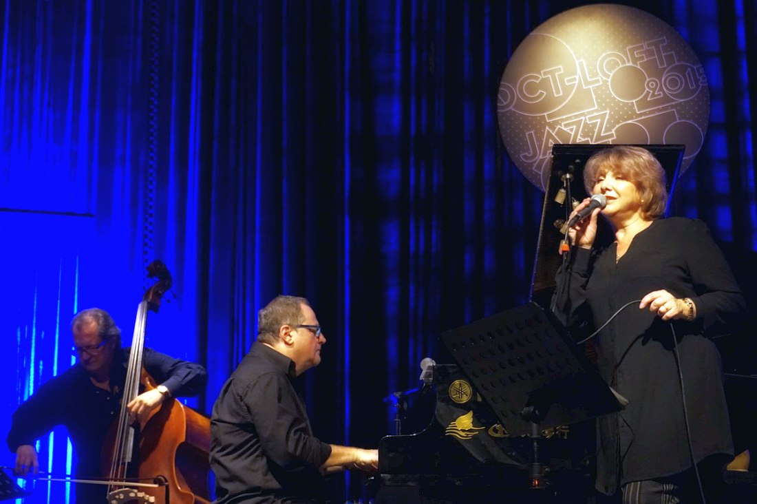 Выступление The Second Approach Trio на фестивале в Шэньчжене, Китайская Народная Республика, 2015