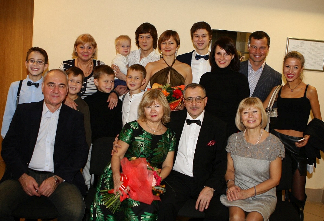 Григорий Файн и члены его семьи, включая участников Fine Family Show, в Самаре (2014)