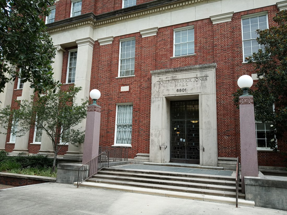Здание университетской библиотеки, где находится Hogan Jazz Archive