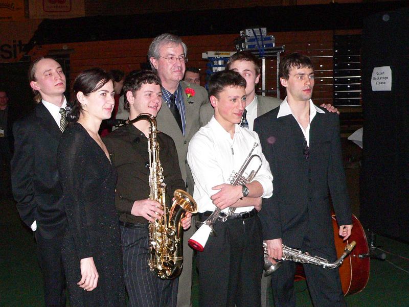 JHJF backstage, February, 2006. Doc Skinner with the visiting Russian delegates of Open World Cultural Leaders program: Sasha Papiy, Katherina Chernousova, Oleg Ostapchuk, Peter Vostokov, Philipp Meshcheryakov, Denis Shvytov (Cyril Moshkow, Jazz.Ru Magazine)
