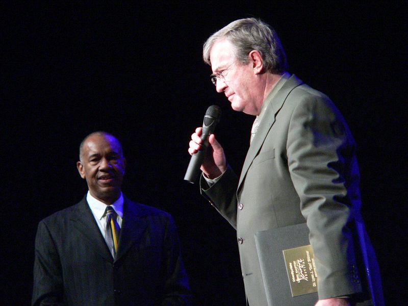 Doc Skinner announces his retirement during the 2007 Lionel Hampton Jazz Festival, as John Clayton listens (Cyril Moshkow, Jazz.Ru Magazine)