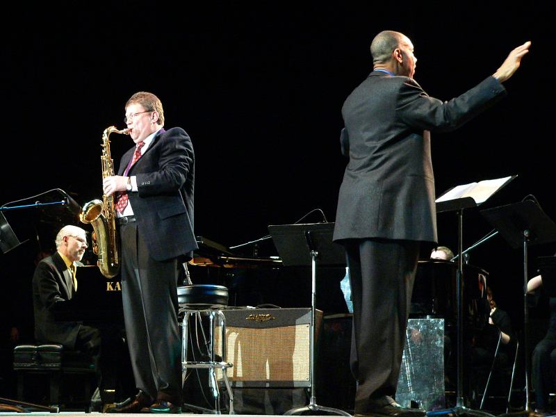 Kibbie Dome stadium, Moscow, ID, Febrary, 2007. Leonid Vintskevisch, Lembit Saarsalu, John Clayton (Cyril Moshkow, Jazz.Ru Magazine)