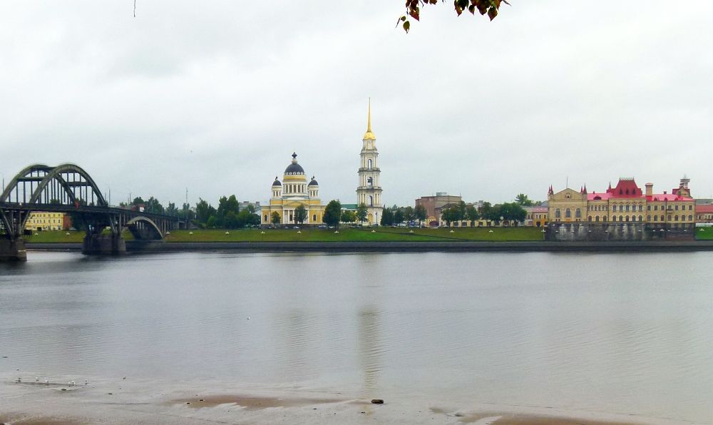 Вид на центр Рыбинска с противоположного берега Волги
