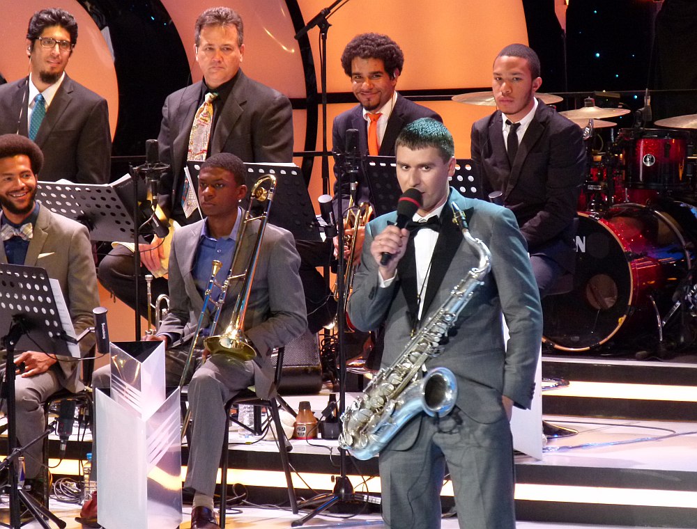 Дмитрий Мосьпан и участники New Orleans Big Band в телешоу «Большой джаз», 2013 (фото © Кирилл Мошков, «Джаз.Ру»)