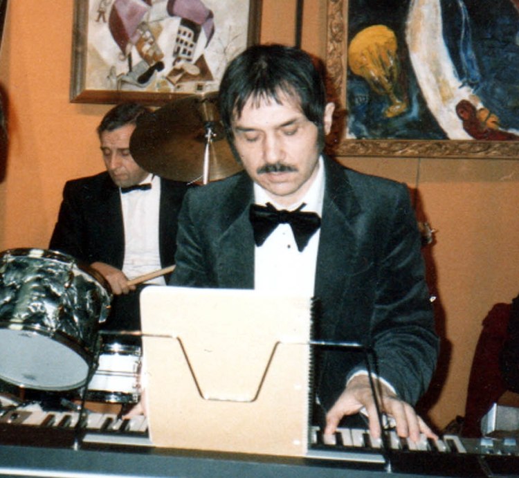 За клавишными в русском ресторане в Нью-Йорке, 1980-е