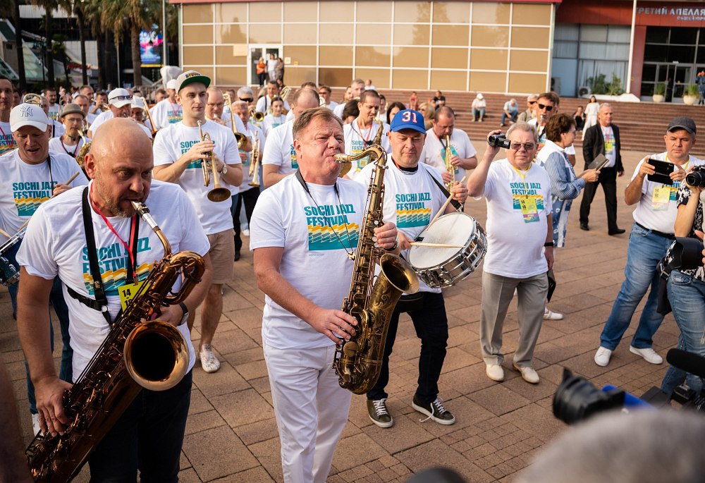 Уличный парад Sochi Jazz Festival
