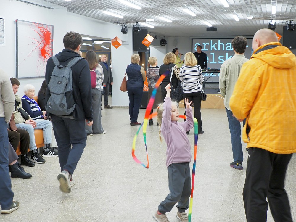 Открытие фестиваля в фойе АГКЦ (фото: Наталья Кравченко)