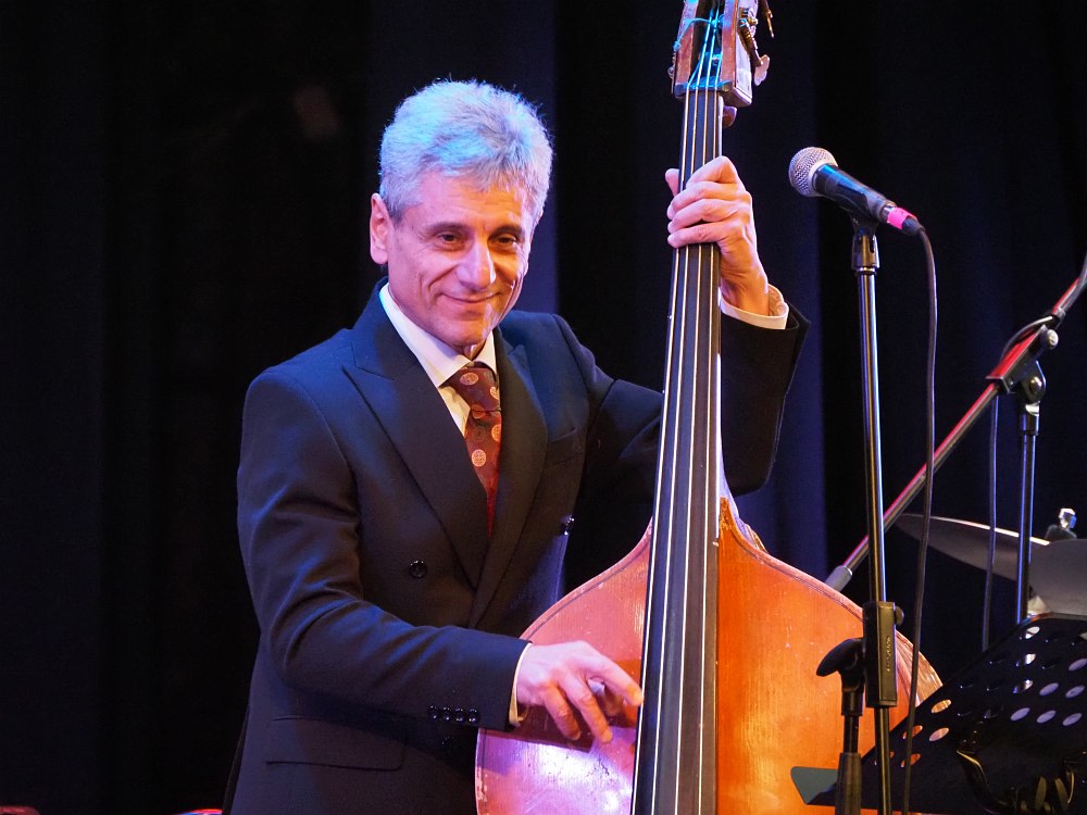 Профессор Адам Терацуян