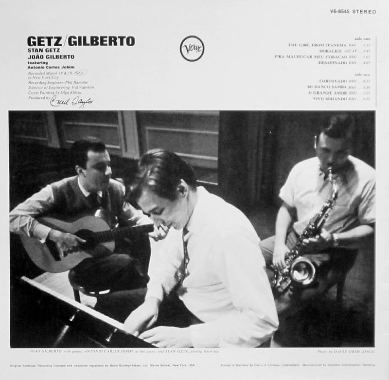 На обложке эпохального альбома «Getz/Gilberto» (запись 1962, выпуск 1964) — историческое взаимодействия бразильских и американских музыкантов: вокалист Жуан Жильберту, композитор и пианист Антонио Карлос «Том» Жобим и джазовый саксофонист Стэн Гетц