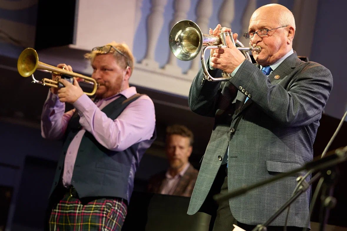 На сцене члены жюри: Иван Васильев, Всеволод Тимофеев, Давид Голощёкин