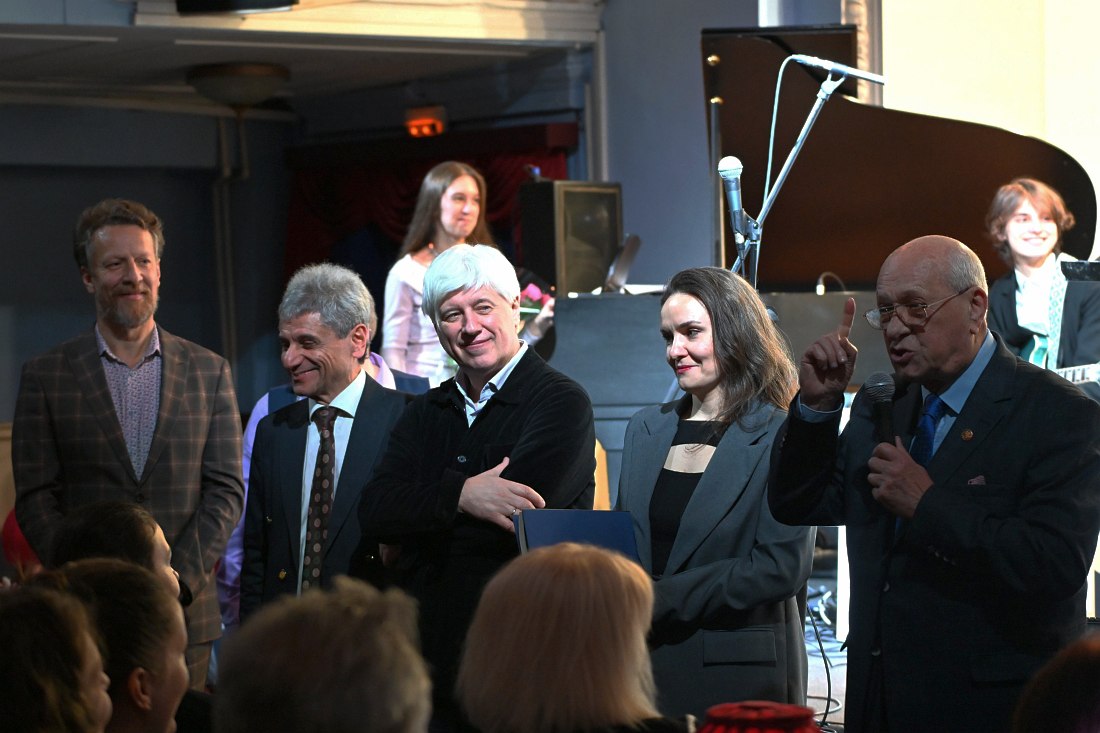 Жюри: доцент РАМ им. Гнесиных Всеволод Тимофеев, профессор РГК им. Рахманинова Адам Терацуян, Андрей Кондаков, Ирина Чехова, н.а. РФ Давид Голощёкин