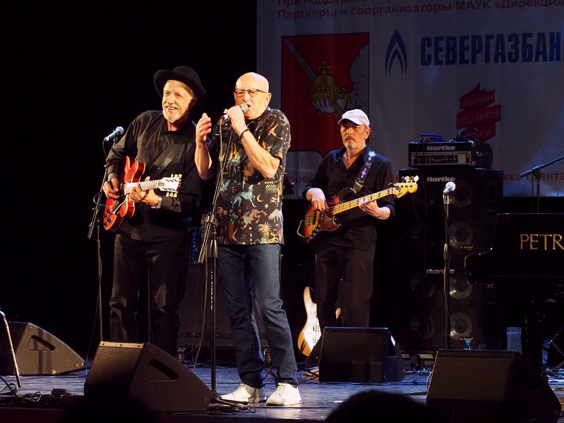 Виктор Колесов, специальный гость юбилейного концерта — Константин Седовин (Архангельск), басист «Петрович Бэнда» Андрей Малафеевский