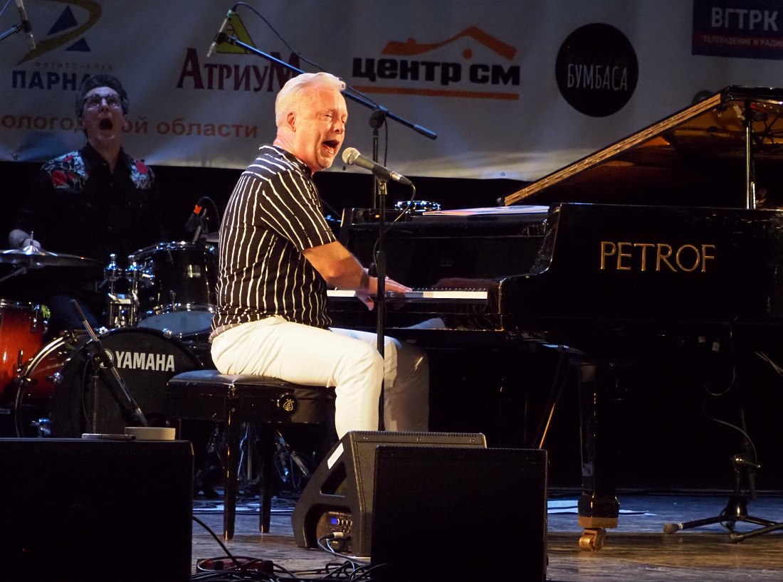 Whole Lotta Shakin' Goin' On!