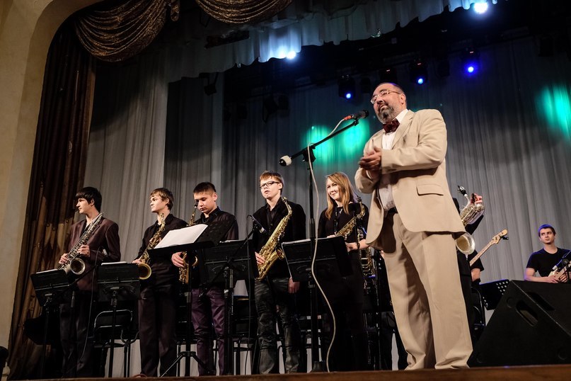 Азамат Хасаншин и студенческий оркестр на фестивале «Остров джаз», 2014