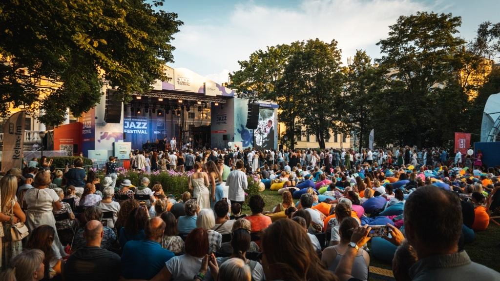 III Санкт-Петербургский джазовый фестиваль: сцена в Юсуповском саду