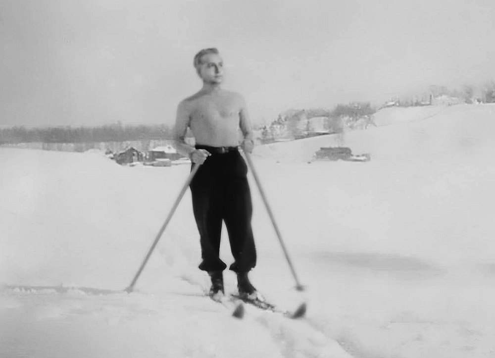 Георгий Баранович на лыжах, на окраине Пятигорска. Снято в 1959 или 1960 году. Фото из личного архива Анны Клебановой