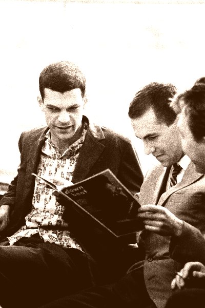 С коллегами за чтением DownBeat'а, 1966