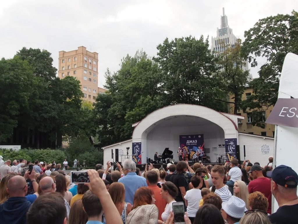 «Джаз в саду Эрмитаж»