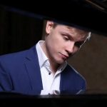 Пианист и вокалист Олег Аккуратов — лауреат премии президента России для молодых деятелей культуры Олег Аккуратов