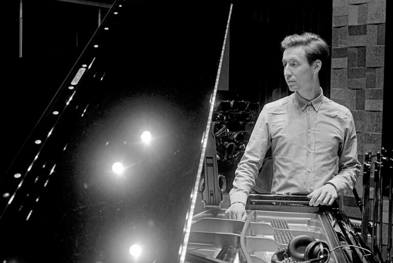 Пианист Арсений Рыков выпускает дебютный авторский альбом на лейбле Rainy Days Records