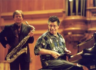 Игорь Бутман и Московский джазовый оркестр представят в «Зарядье» концерт-посвящение Чику Кориа Игорь Бутман и Чик Кориа, Большой зал Московской консерватории, апрель 2001 (фото © Павел Корбут)