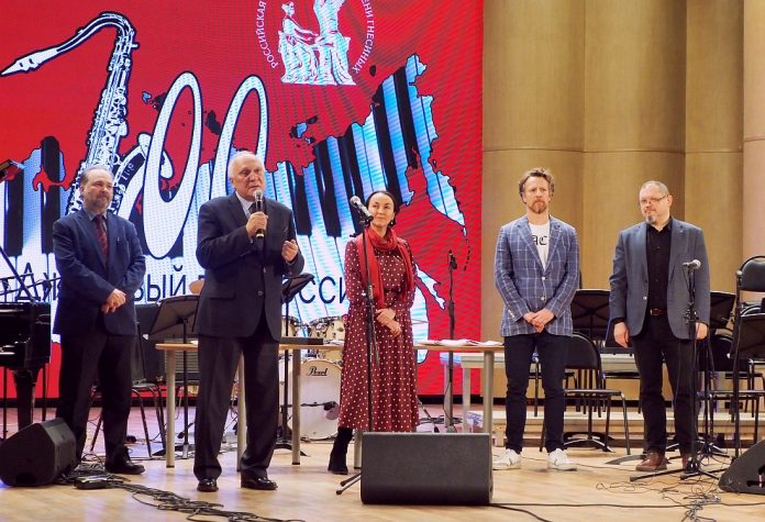 Жюри Gnessin Jazz Instr 2002: Владимир Фёдоров, Александр Осейчук, Жанна Ильмер, Всеволод Тимофеев, Кирилл Мошков Жюри Gnessin Jazz Instr 2002: Владимир Фёдоров, Александр Осейчук, Жанна Ильмер, Всеволод Тимофеев, Кирилл Мошков