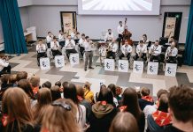 Большой Джазовый Оркестр п/у Петра Востокова в образовательном проекте «Джаз в московские школы» Большой Джазовый Оркестр в московской средней школе №1514 (фото: Александр Авилов, АГН Москва)