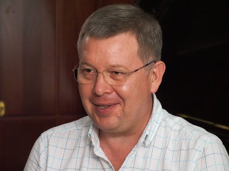 Павел Овчинников (фото со съёмочной площадки документального фильма «Джаз 100», 2022)