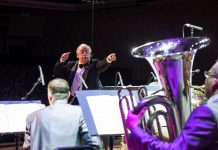 Томский бэндлидер Аркадий Ратнер отмечает 80-летие Аркадий Ратнер (фото © Михаил Афанасьев, 2019)