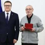 Молния: джазовые артисты Южного Урала отмечены государственными наградами Челябинской области Губернатор Челябинской области Алексей Текслер и заслуженный артист Челябинской области Наиль Загидуллин