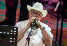 Молния: руководитель Сибирского диксиленда Сергей Гершенович награждён медалью «За труды в культуре и искусстве» Сергей Гершенович (фото: Михаил Афанасьев)