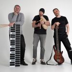 Фолк-джаз-трио Kle2Go выпускает на лейбле ArtBeat Music третий альбом «Дрозд пересмешник» Kle3Go: Владимир Голоухов, Сергей Клевенский, Антон Горбунов