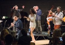 Саксофонист Алексей Круглов приглашает на 25-летие проекта «Круглый Бенд» в ДОМе Алексей Круглов: «Вот это фото можно в заголовок события. Мне нравится, олицетворяет происходящее у нас!»