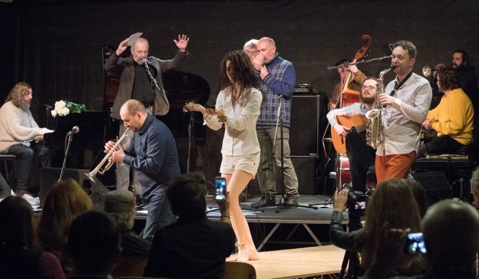 Алексей Круглов: «Вот это фото можно в заголовок события. Мне нравится, олицетворяет происходящее у нас!» Алексей Круглов: «Вот это фото можно в заголовок события. Мне нравится, олицетворяет происходящее у нас!»