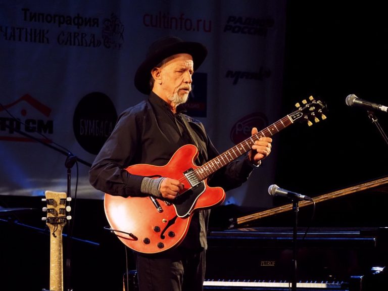 Виктор Колесов на XXII фестивале «Блюз на веранде» (фото: Наталья Кравченко)