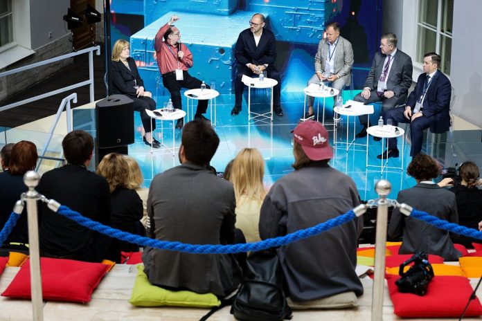 Дискуссия об эстрадно-джазовом образовании на XI Санкт-Петербургском форуме объединённых культур, сентябрь 2025 (фото ТАСС) Дискуссия об эстрадно-джазовом образовании на XI Санкт-Петербургском форуме объединённых культур, сентябрь 2025 (фото ТАСС)