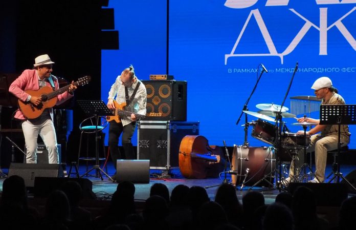 Жоандер Сантос, Алексей Заволокин, Овер Серрано (фото: Наталья Кравченко)