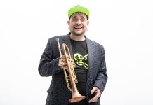 Питерский артист поп-джаза Вова Чё Морале отмечает 45-летие на сцене Вова Чё Морале