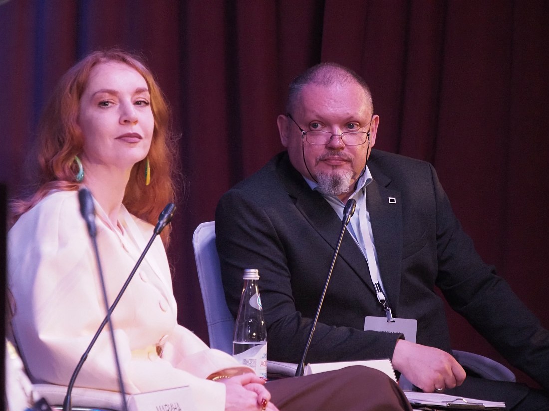 Секция «Education Across Borders. Зарубежные методики и опыт».  Марина Виноградова и модератор Кирилл Мошков