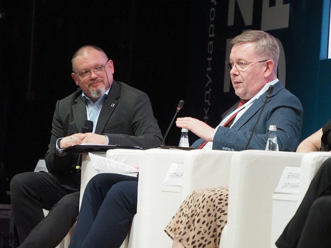 Обсуждение проекта резолюции Форума джазовых педагогов. Модератор Кирилл Мошков и первый заместитель директора Академии джаза Павел Овчинников